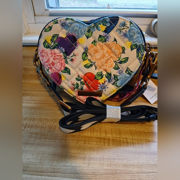 SOLD DO NOT BUY Kurt Geiger NWT Heart Crossbody With Dustbag - Picture 5 of 5